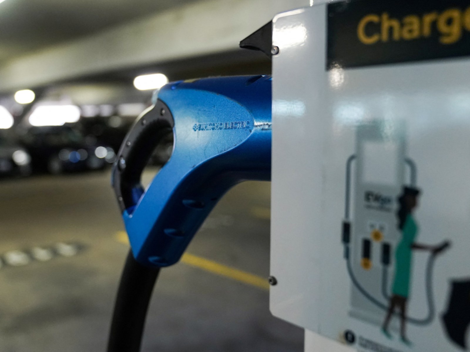 GM to put thousands of electric vehicle chargers in rural America