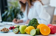 Tips to maintain a healthy diet during office hours