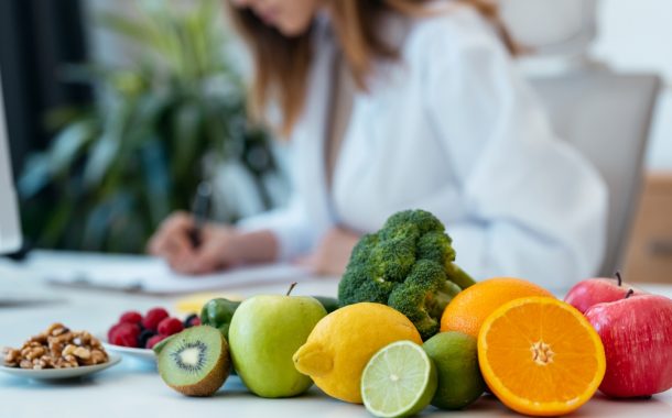 Tips to maintain a healthy diet during office hours
