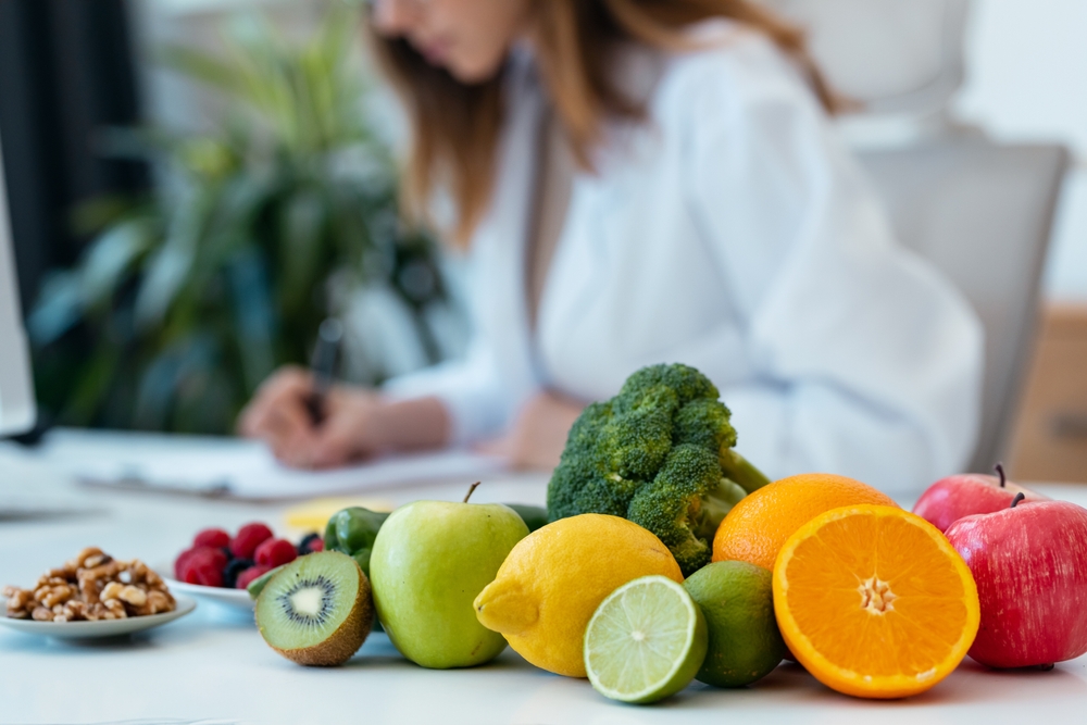 Tips to maintain a healthy diet during office hours