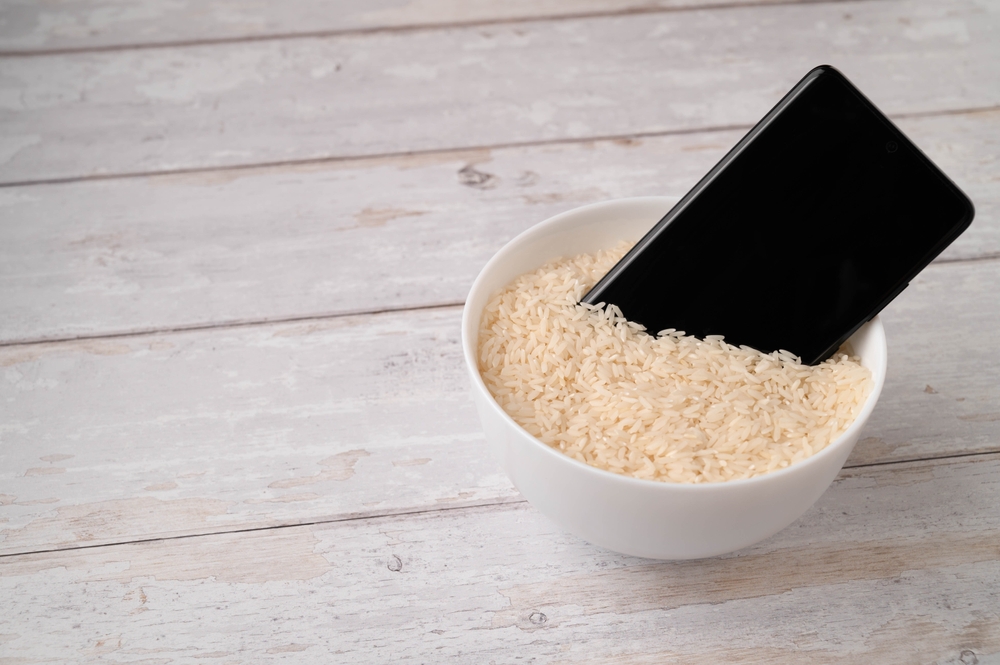 Don't put your iPhone in a rice bag: Apple issues advisory on how to revive wet iPhones