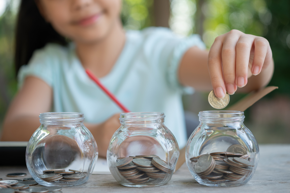 How to teach your children good financial habits: 6 expert tips