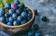 Fruits to eat after 50 for brain health; neurologist-approved picks