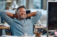 3 tips for protecting your budget during the holidays, from a financial behavior expert